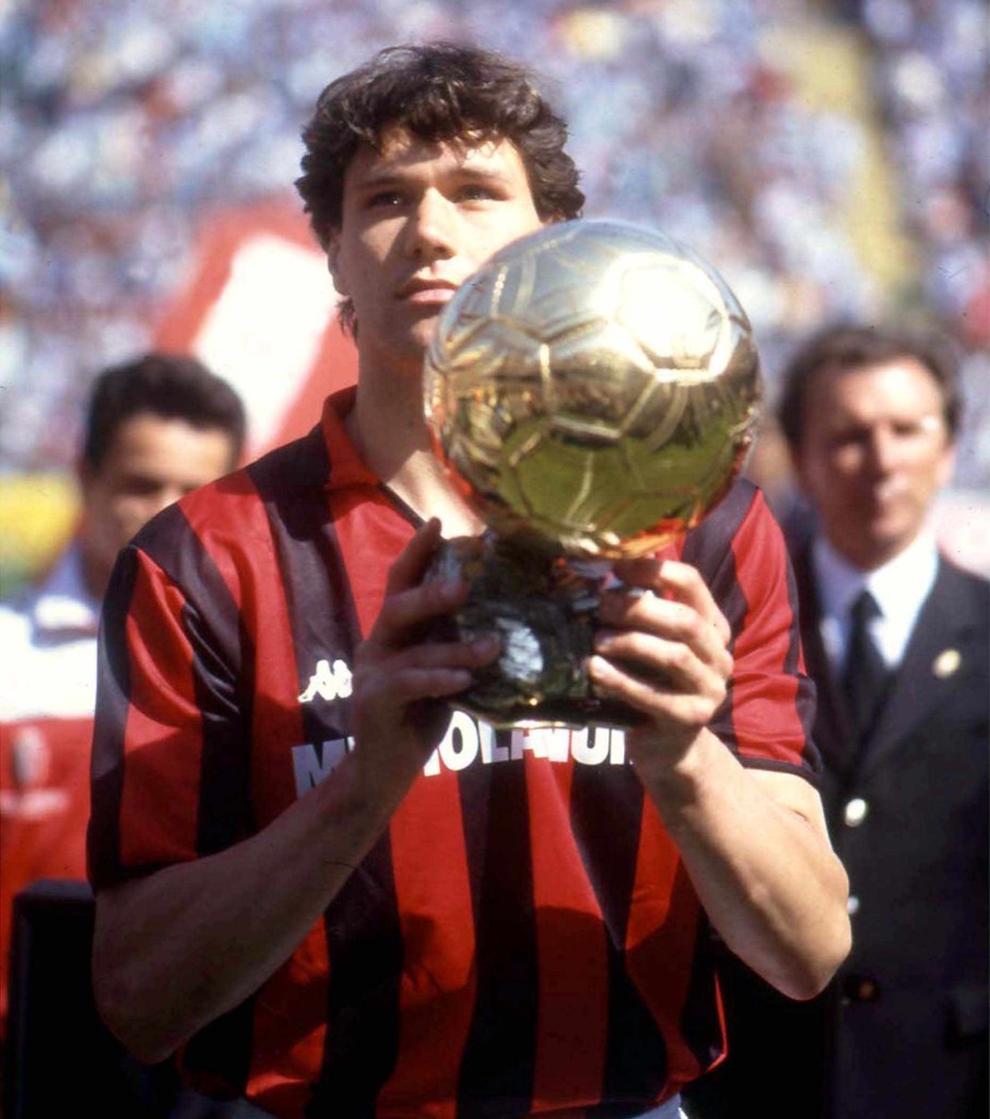 marco-van-basten-premiere-grande-star-du-milan-ac-signee-silvio-berlusconi-c-est-3-ballons-d-or-en-1988-1989-et-1992_50578_wide